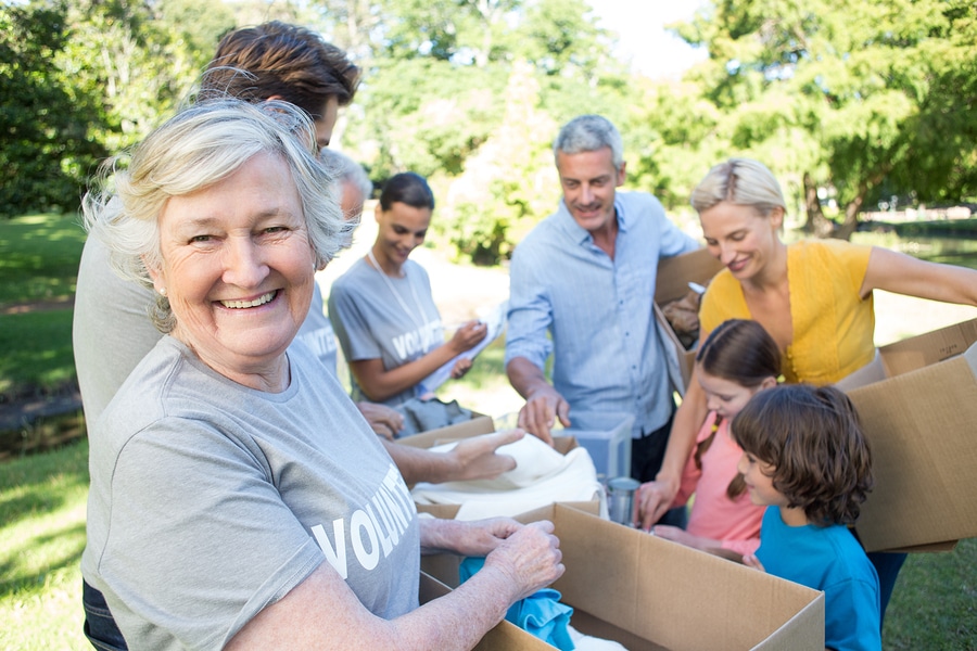 Benefits of Encouraging Your Parent to Volunteer during Boomers Making a Difference Month